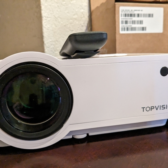Top Vision 6500L Portable Mini Projector 1080P - Picture 1 of 2